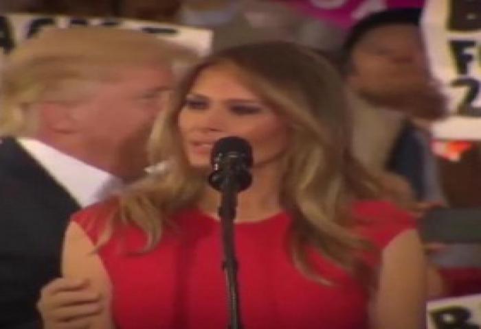 Sentuhan Donald Trump Tenangkan Ibu Negara